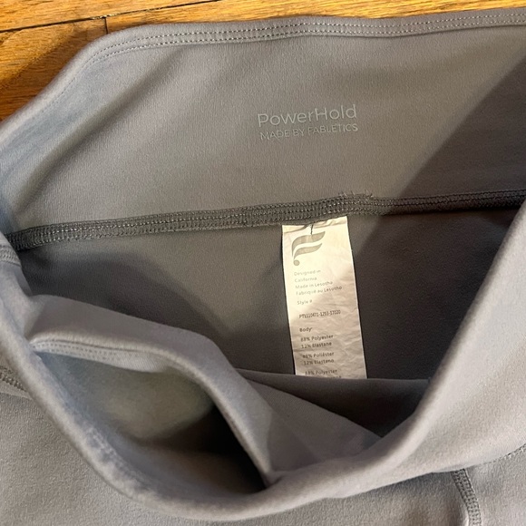 NWOT Fabletics Solid Gray leggings XS with key holder Powerhold - Picture 5 of 5